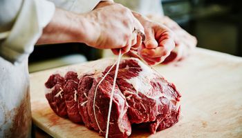 Brasileiro opta por ave e suíno pelo preço da carne bovina