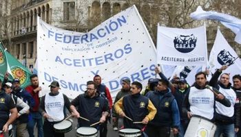 Paro total de aceiteros: plantas sin operar por la reforma laboral y la industria cuestionó que se trata de una medida política