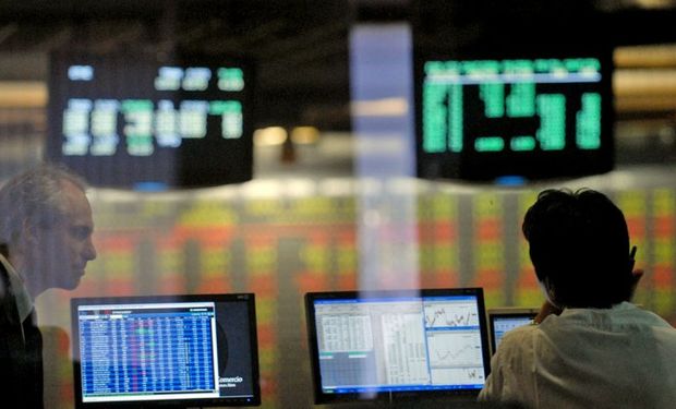 Por la debilidad del peso, el Merval marcó un nuevo récord