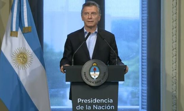 El presidente evitó referirse a las pérdidas generadas en el campo pero aseguró que brindarán ayuda a los productores; "hay que hacer las obras necesarias", insistió.