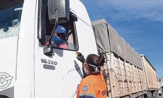 Transportistas deberán presentar un hisopado para ingresar a Santa Fe