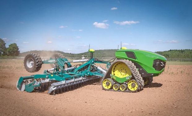 Modelo Joker da John Deere, além de elétrico, utiliza esteiras para reduzir compactação do solo. (foto - divulgação)