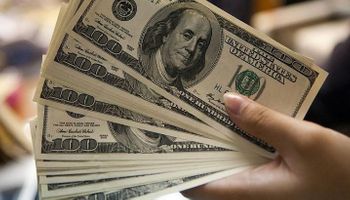 El escenario político marca la tendencia del dólar, que salta 40 centavos