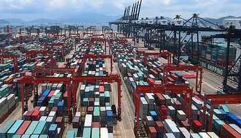 Economía estudia relajar el cepo a las importaciones y bajar subsidios a empresas