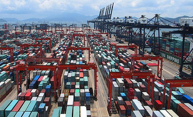Economía estudia relajar el cepo a las importaciones y bajar subsidios a empresas