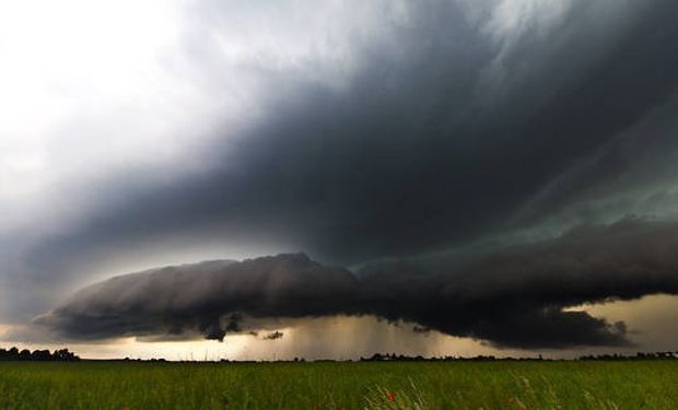 El área de cobertura se ve afectada por tormentas aisladas de variada intensidad.