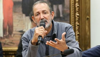 Ex-líder do MST cobra governo por reforma agrária na CPI