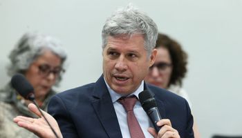 Governo Lula vai retomar reforma agrária, diz ministro na CPI do MST