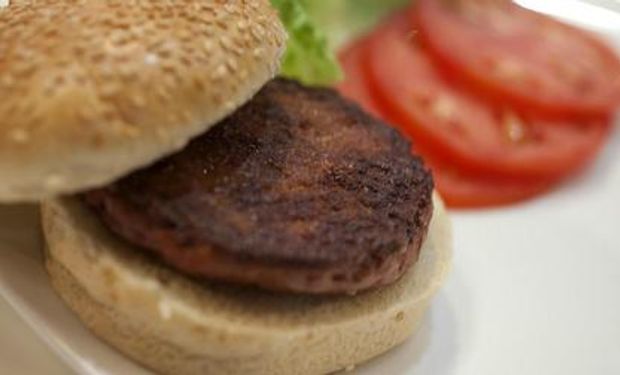 Cómo es la primera hamburguesa de laboratorio
