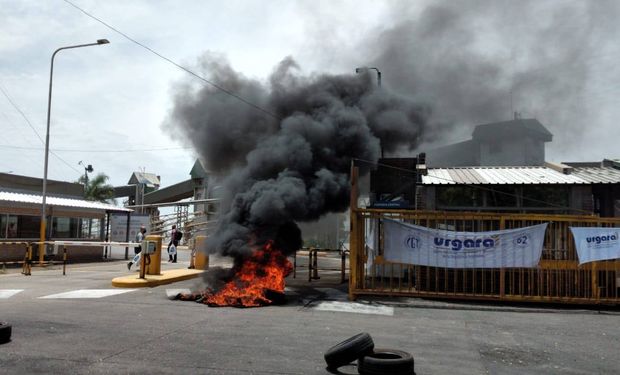 Los recibidores de granos mantienen el paro en los puertos y se cumplen 28 días