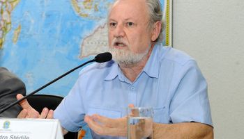 Deputado aciona a PGR e pede a prisão de líder do MST
