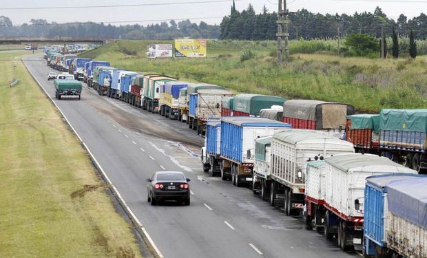 Un día antes de las detenciones, autoridades del Ministerio de Transporte y Agroindustria habían acordado un aumento de 12% para la tarifa que sirva de referencia para el servicio de transporte de granos.