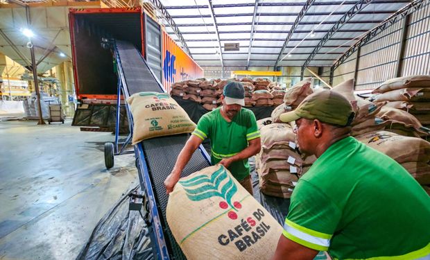 Depois da celulose, Brasil vê chance de cortes nas tarifas dos EUA para café e carnes