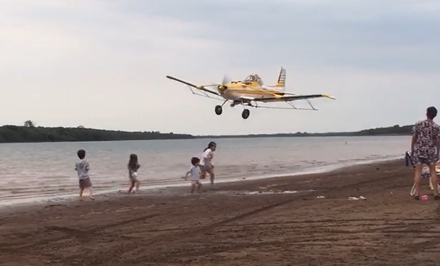 Video: la temeraria maniobra de un piloto que generó fuerte rechazo de aeroaplicadores