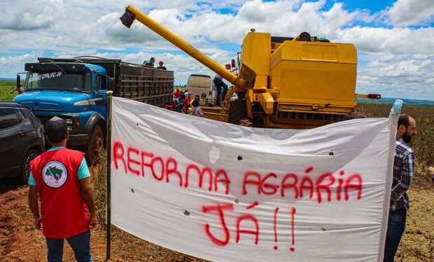 “Nós repudiamos a invasão de terras privadas produtivas", disse o ministro Fávaro na abertura do evento. (foto - Mapa)