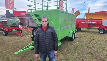 Bajaron 50% el precio en dólares, están desde la primera Agroactiva y lanzaron un innovador acoplado para drones aplicadores: “Es uno de los mejores años de la última década"