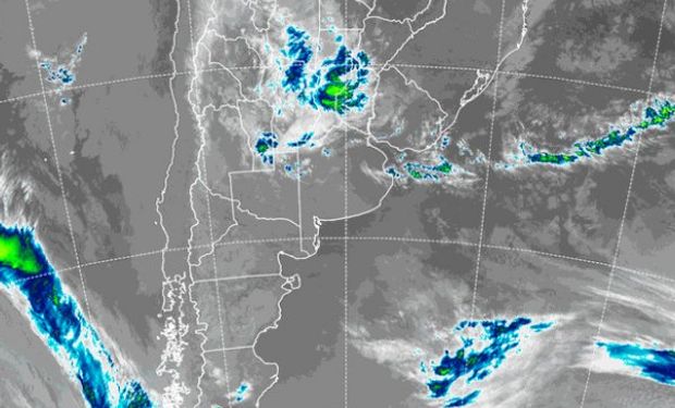 Se presentan lluvias dispersas en la región centro y las temperaturas están por encima de lo normal