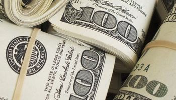 El dólar hoy volvió a subir: así cerró en bancos y casas de cambio