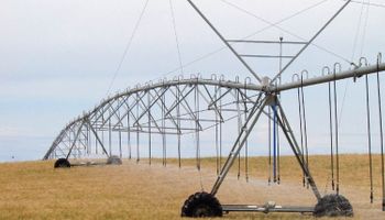 Destacan que en los últimos 18 meses se vendieron más de 400 equipos de riego por pivot