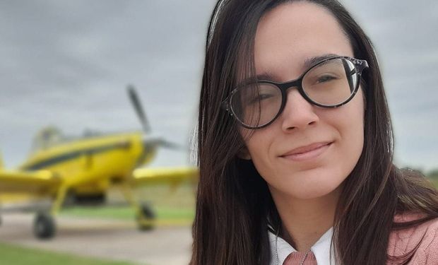 La inspiradora historia de la primera piloto hipoacústica de la Argentina: quiere ser aeroaplicadora como su padre
