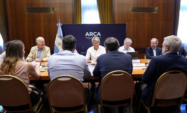 El Gobierno presentó los detalles de la baja de retenciones y los exportadores muestran cautela por el impacto en el mercado de granos: "Puede llevar algunos días"