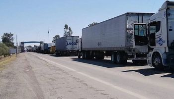 San Luis apuntó contra los camioneros que bloquean la provincia: “Es un sector muy alejado de la realidad”