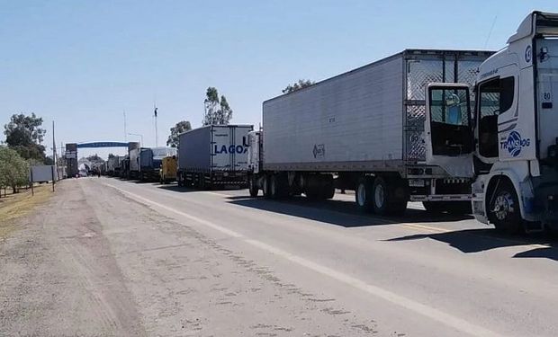 San Luis apuntó contra los camioneros que bloquean la provincia: “Es un sector muy alejado de la realidad”