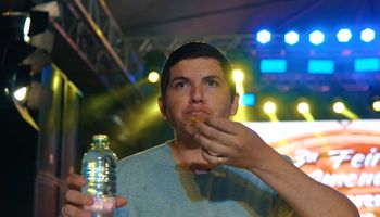 Jovem paulista conquista o tetracampeonato em concurso de maior comedor de paçoca