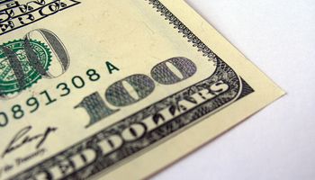 El dólar oficial subió tres centavos y medio