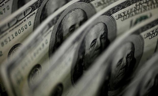 Dólar blue hoy: a cuánto cotiza este viernes 13 de enero y cómo queda la brecha con el dólar Banco Nación