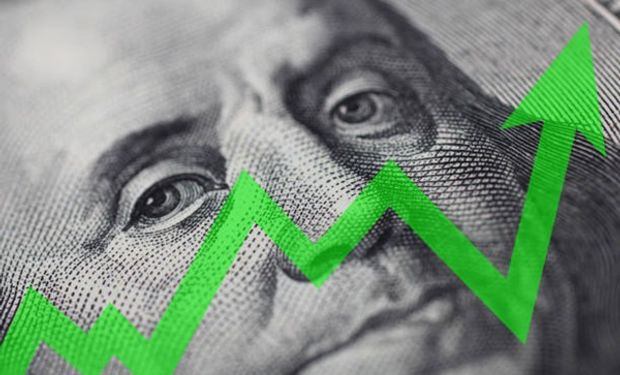Dólar blue hoy: a cuánto cotiza este martes 9 de enero y cuál es la brecha cambiaria con el dólar Banco Nación