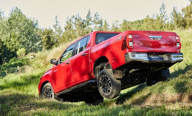 Toyota Hilux destronó a la Amarok y se quedó con el liderazgo en la venta de pick ups: ranking de patentamientos y la sorpresa de junio