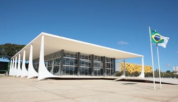 CNA entra com recurso no STF contra proibição da pulverização aérea no Ceará