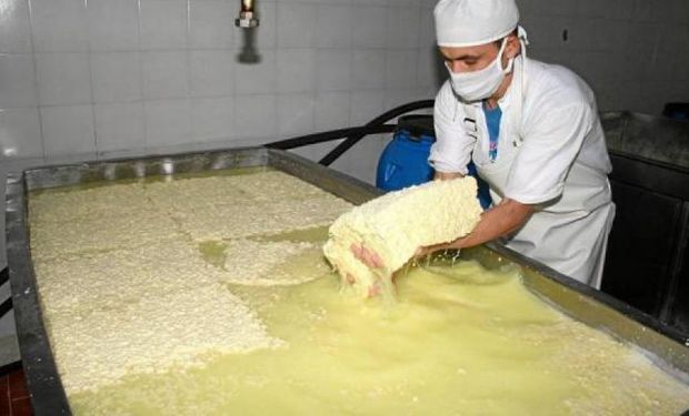 Desarrollan alimentos a partir de un residuo contaminante de la industria láctea