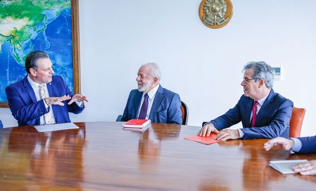 Lula durante reunião com ministro da Agricultura e Pecuária, Carlos Fávaro e com secretário-executivo do Ministério do Desenvolvimento, Indústria, Comércio e Serviços, Márcio Elias