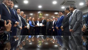 Texto da reforma tributária chega ao Senado
