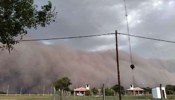 La impresionante tormenta de tierra que cubrió a un pueblo en Chaco