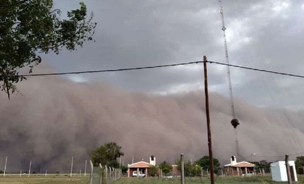La impresionante tormenta de tierra que cubrió a un pueblo en Chaco