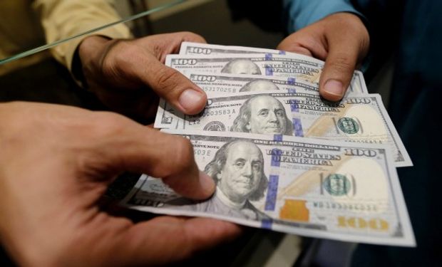 Leves subas para el dólar en la plaza local.