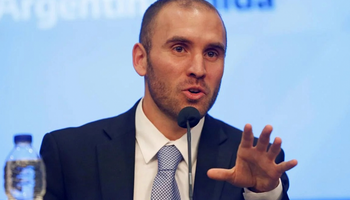 Gobierno y bonistas toman otra vez distancia y se vuelve a postergar el acuerdo por la deuda