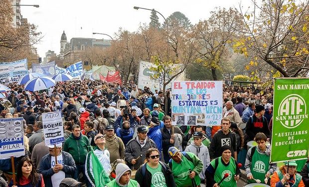 Bono para estatales: el Gobierno anuncia el pago de 20 mil pesos 