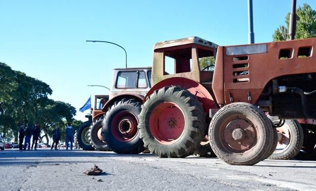 Productores autoconvocados marchan frente al municipio de Carlos Casares: “Falta de gestión”