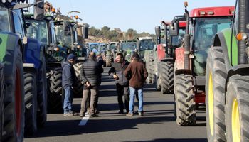 Productores europeos volvieron a cortar rutas en reclamo por la importación de alimentos 