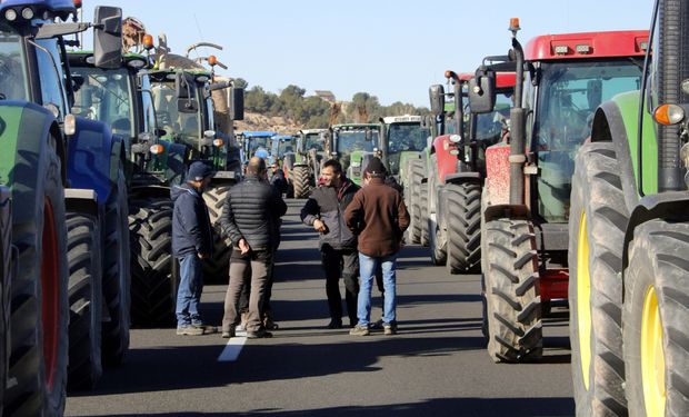 Productores europeos volvieron a cortar rutas en reclamo por la importación de alimentos 