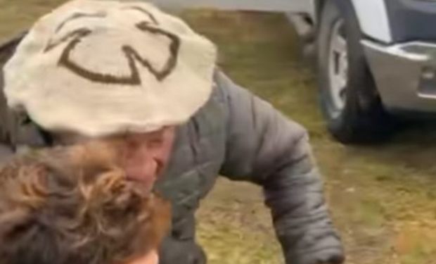 La sorpresa viral de un abuelo al ver que su nieto arreaba el ganado con un drone