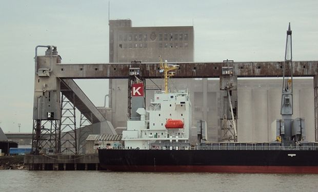 Nueva disposición de Aduana demorará aún más la carga en los puertos