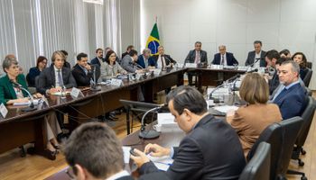 Governo ouve setores para plano de proteção a empresas e empregos