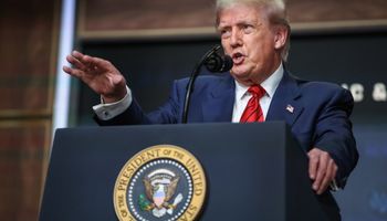 Trump bate 50% em tarifas à Índia por relação com Rússia; Brics na mira