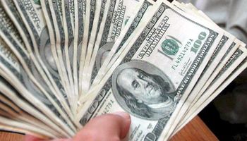 Dólar ahorro: el 90% de los ahorristas prefiere llevarse los billetes