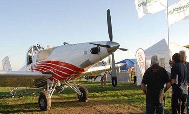 Los aviones THRUSH ayudan eficazmente al control de todo tipo de plagas, siembras y fertilizaciones aéreas, como así también al control de incendios.